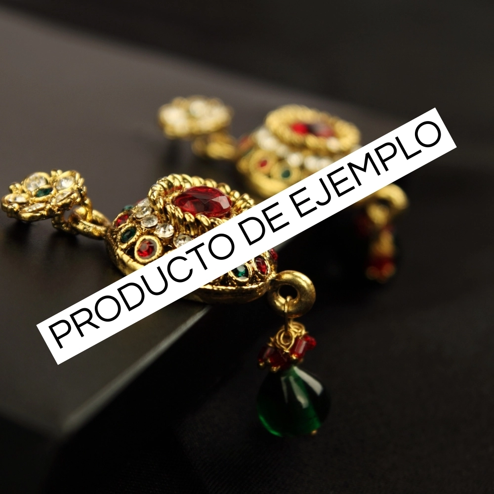 Pendientes dorados con piedras preciosas